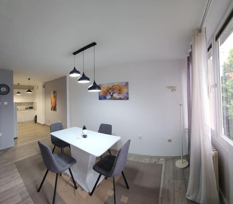 City Center Apt Wfree P Skopje Ngoại thất bức ảnh