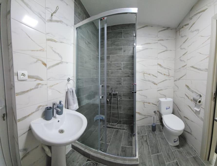 City Center Apt Wfree P Skopje Ngoại thất bức ảnh