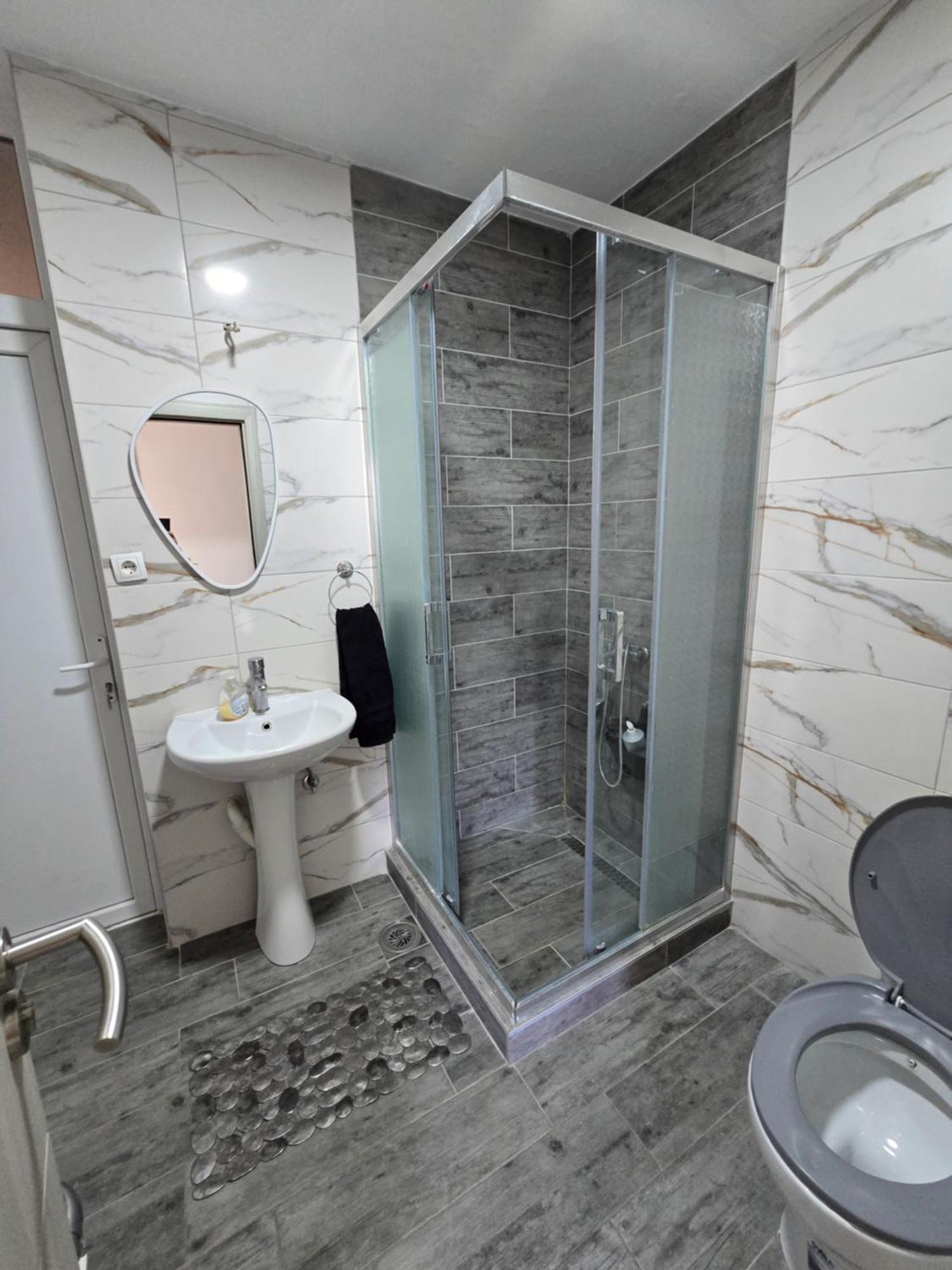 City Center Apt Wfree P Skopje Ngoại thất bức ảnh